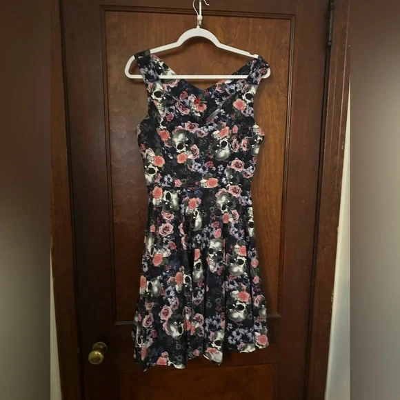 Floral Sleeveless Dress - Black and Pink - Picture 3 of 5